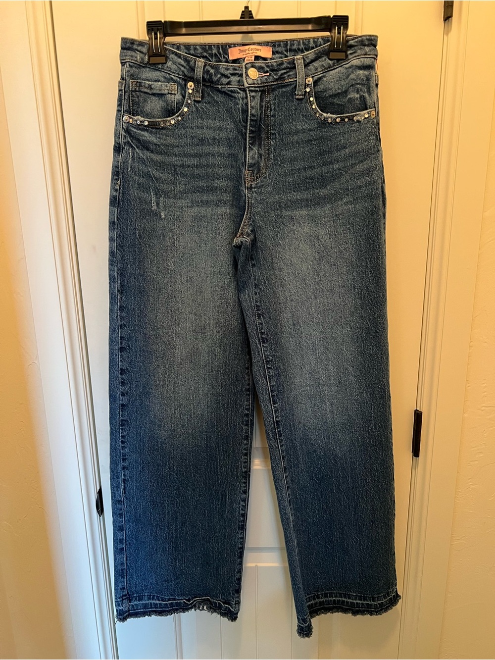 Juicy Couture Wide Leg Jeans with Stud Accents. Size 9/29